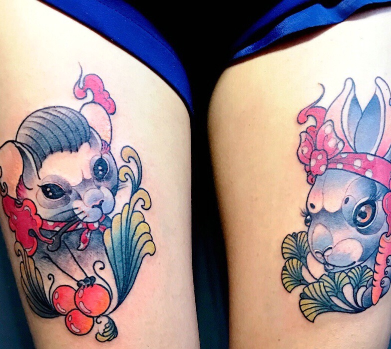 双腿部彩色卡通小动物纹身图案