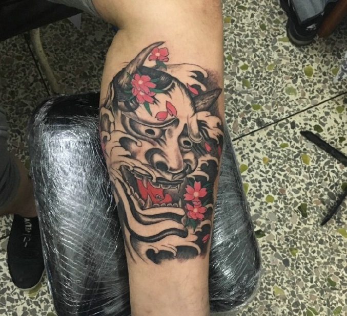 心情极好的腿部小般若纹身图案