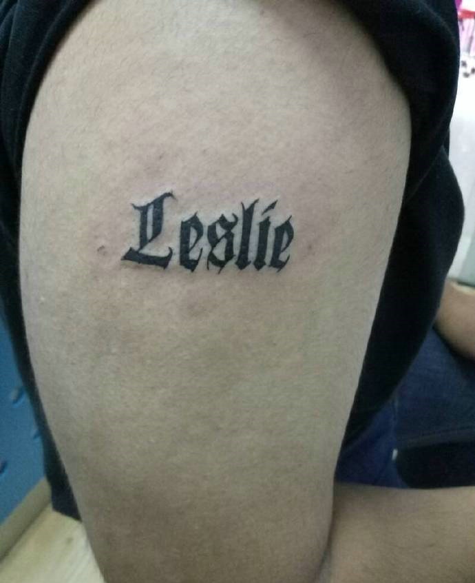 大臂非常简单的英文纹身图案