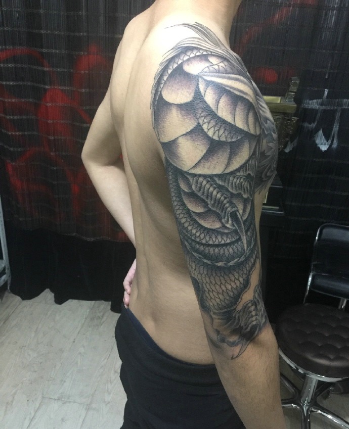 个性帅气的经典半甲纹身图案