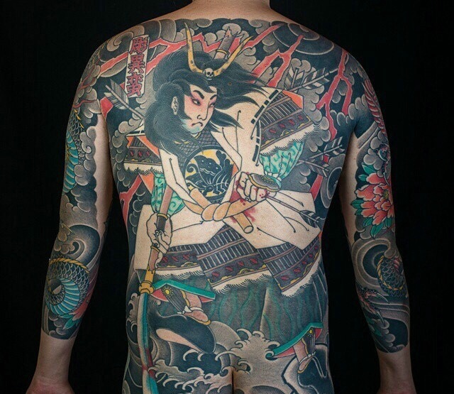 一组日式风格的满背彩色纹身图案
