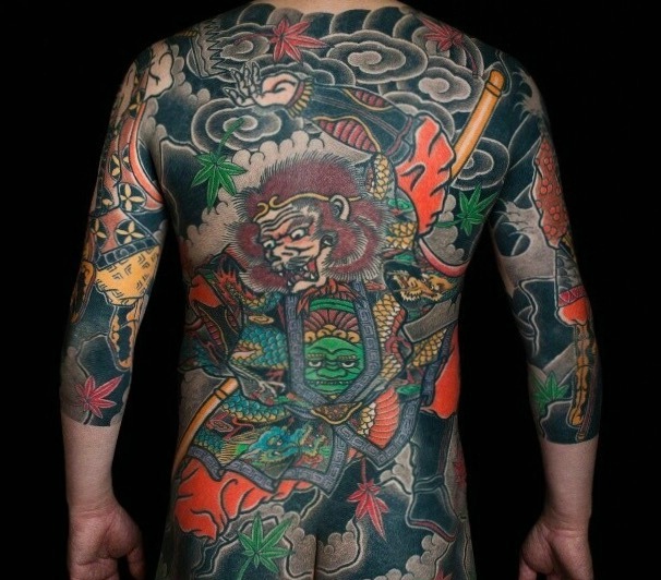 一组日式风格的满背彩色纹身图案