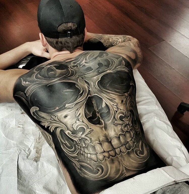 满背大骷髅纹身图案特别帅气