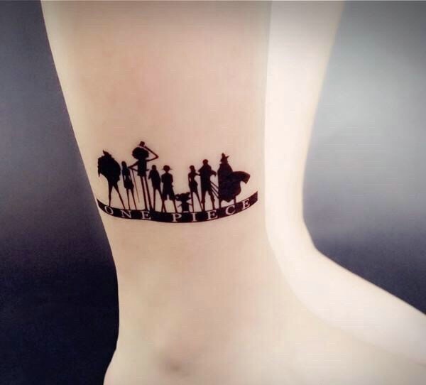 裸脚一小圈个性纹身图案很有趣