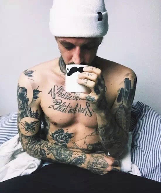 个性男士满身有趣的图腾纹身图案