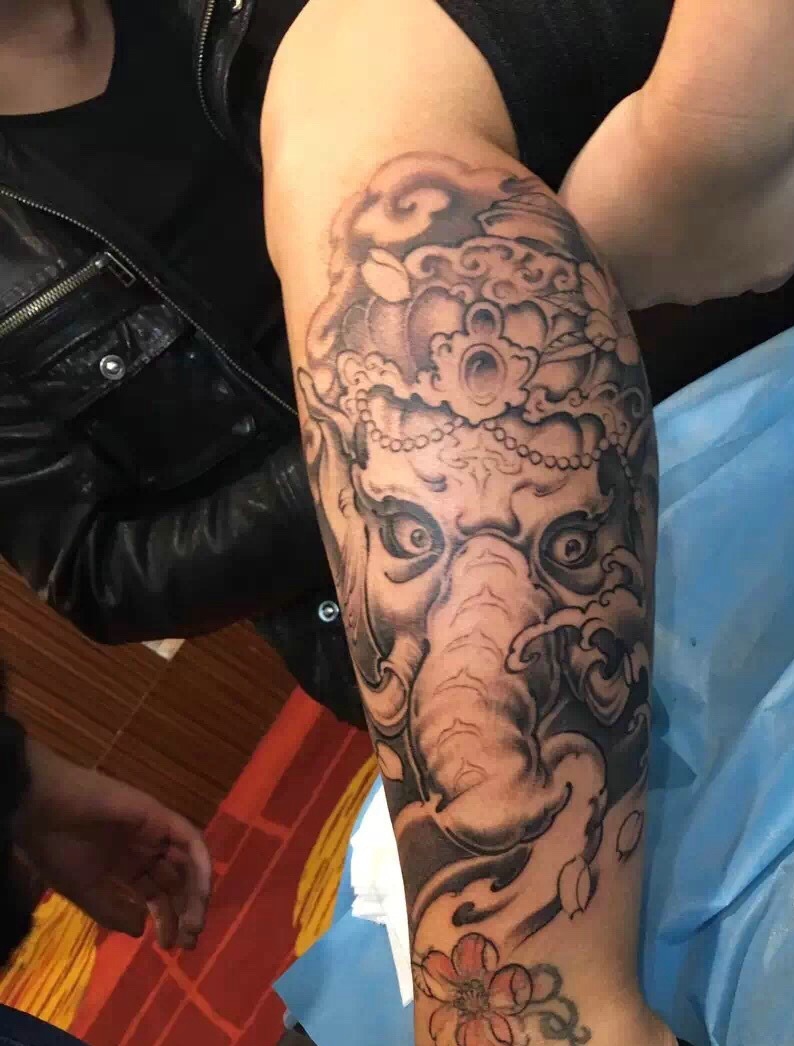 新时尚耐看的小象神纹身图案