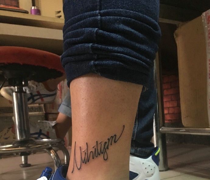 男士小腿处简单小英文纹身图案