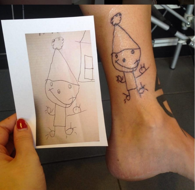 把自己宝宝的画纹在手臂上的纹身图案