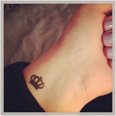 手腕小巧好看的皇冠图腾