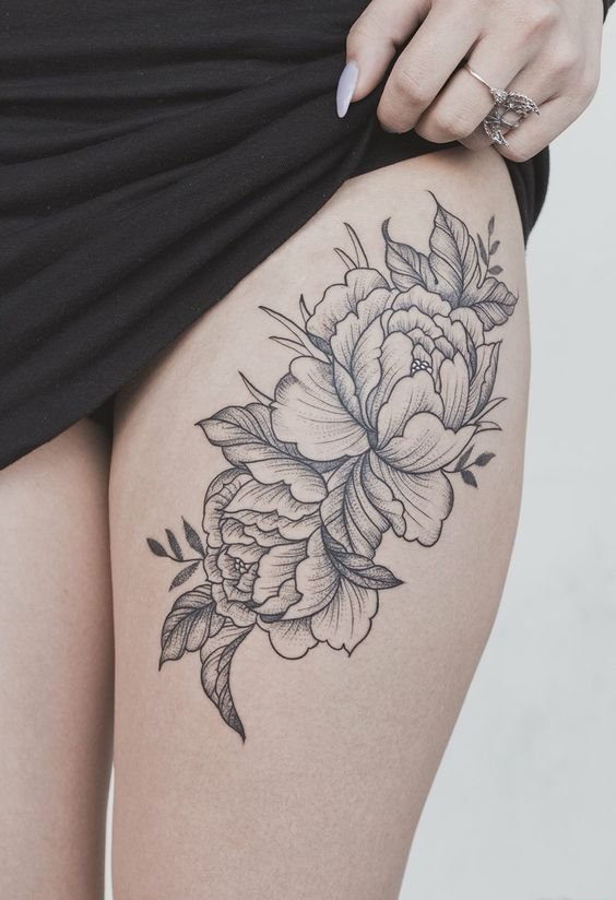 女孩性感腿部的漂亮纹身图案