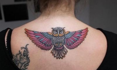 女性身上帅气的猫头鹰纹身图案