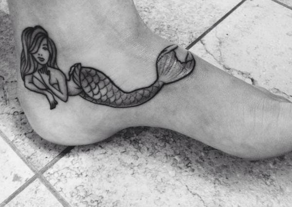 多款纹身女性漂亮的美人鱼纹身图案