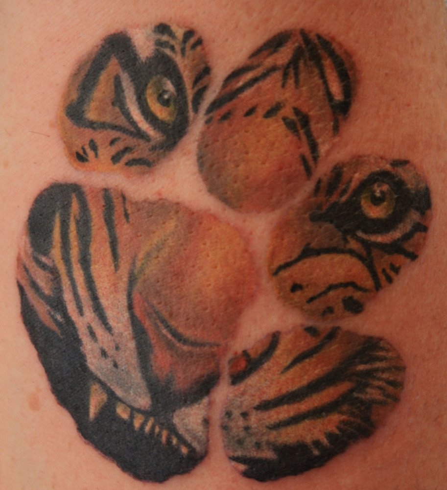 很帅气很凶猛的老虎纹身图案