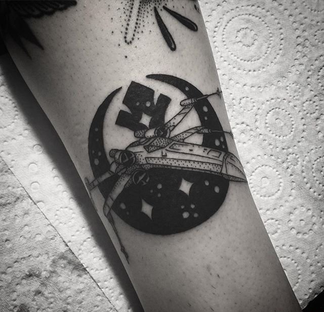 军士迷喜欢的X翼战斗机纹身图案