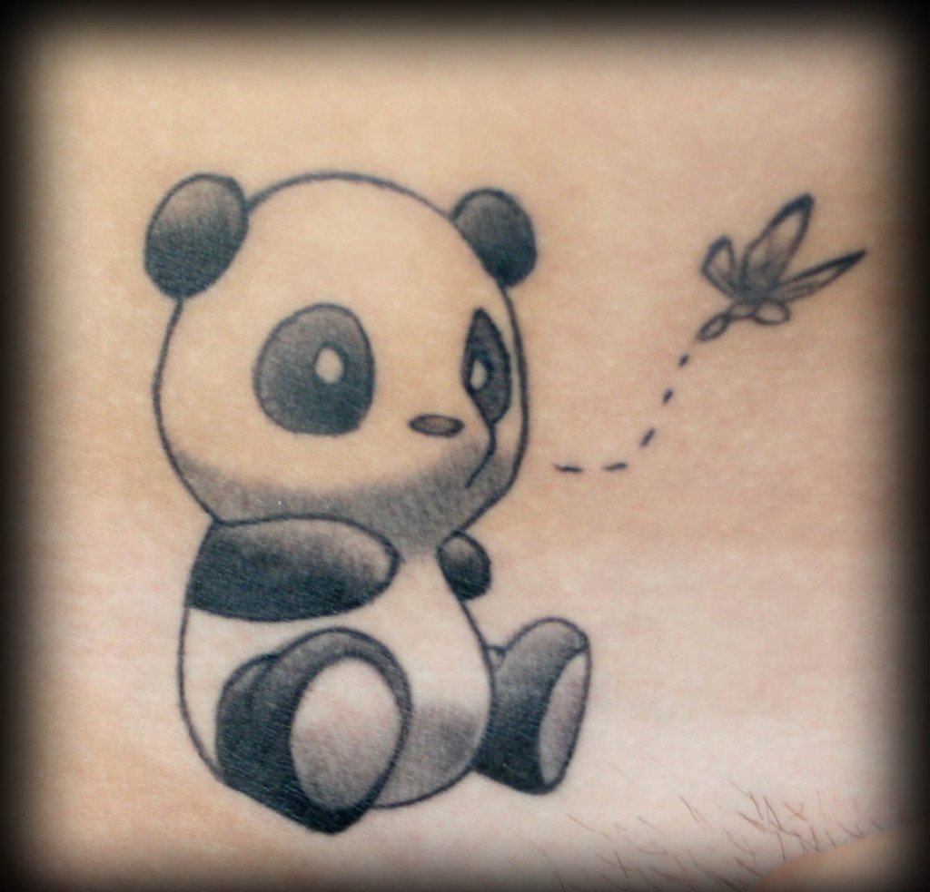 可爱的黑白熊猫纹身图案
