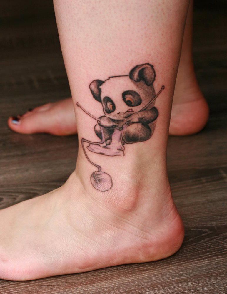 可爱的黑白熊猫纹身图案