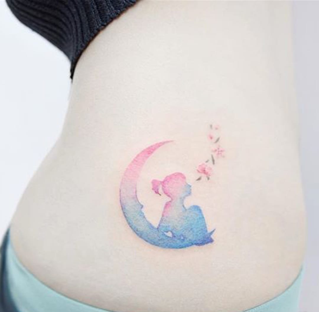 女性小清新宇宙主题纹身图案