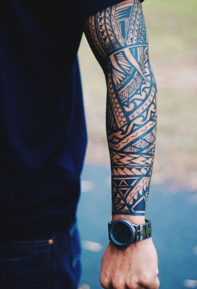 男性手臂黑色部落图腾纹身图案