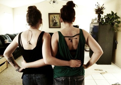 女闺蜜好友一样或相匹配的纹身图案