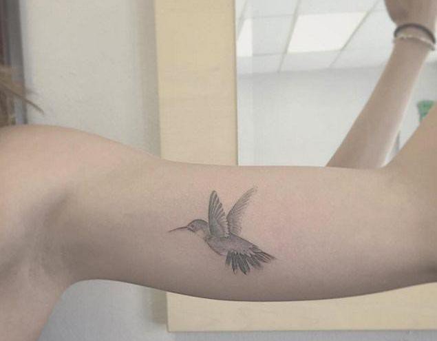 多款女孩喜爱的蜂鸟纹身图案