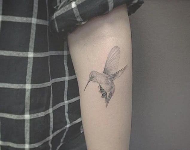 多款女孩喜爱的蜂鸟纹身图案