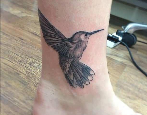 多款女孩喜爱的蜂鸟纹身图案