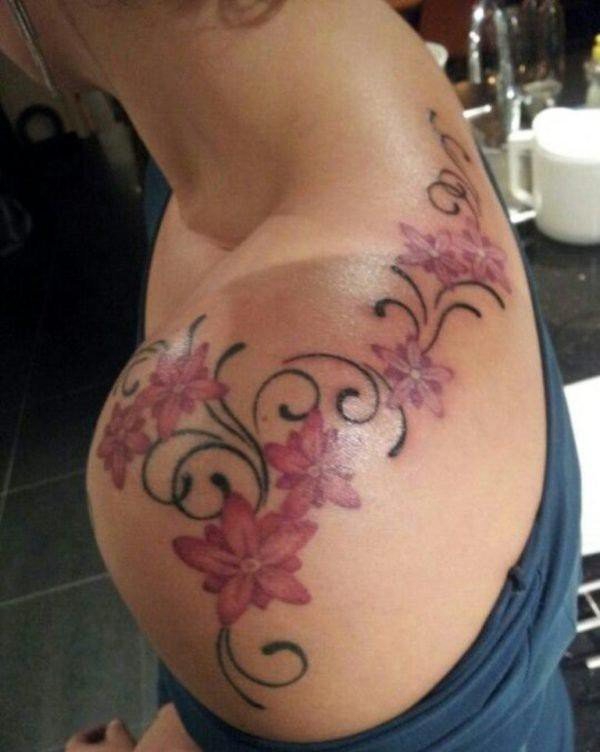 女性肩膀上多款漂亮的花朵纹身图案