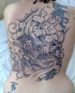 女性背部艺妓纹身图案