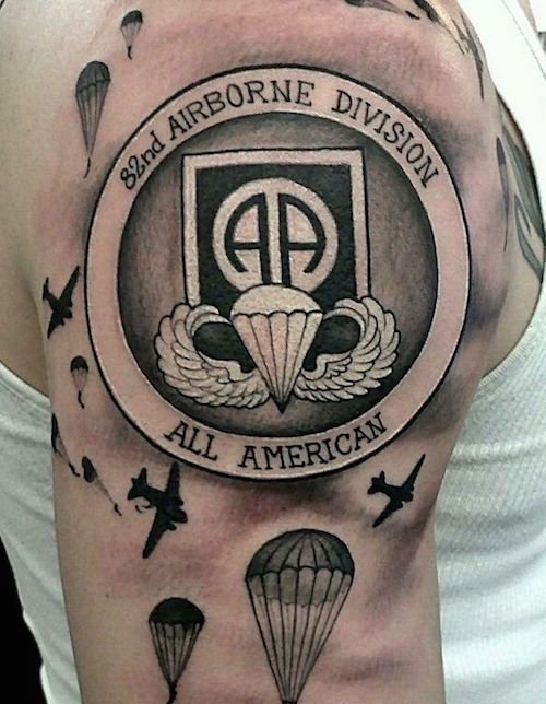 战争主题下的美国国旗纹身图案