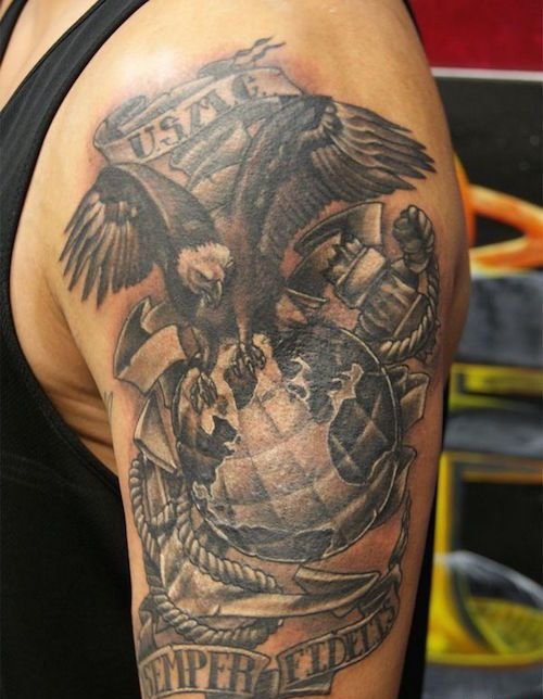 战争主题下的美国国旗纹身图案