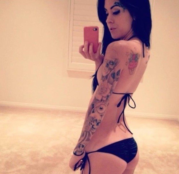 极其漂亮性感的女性和她们身上美丽的纹身图案