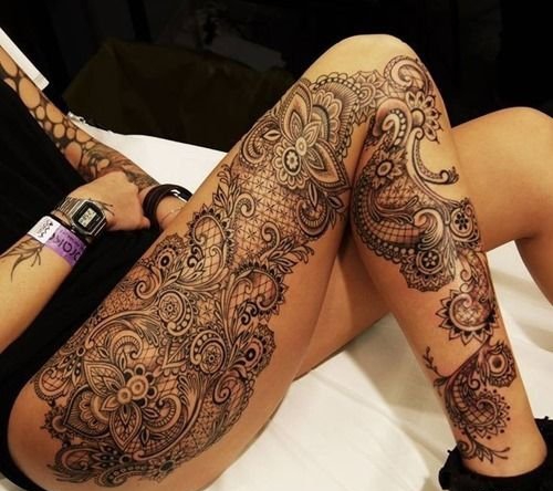 女性大腿上各种样式漂亮的纹身图案