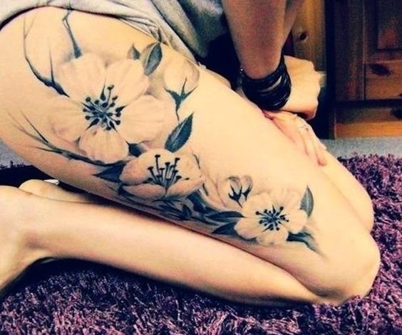 女性大腿上各种样式漂亮的纹身图案