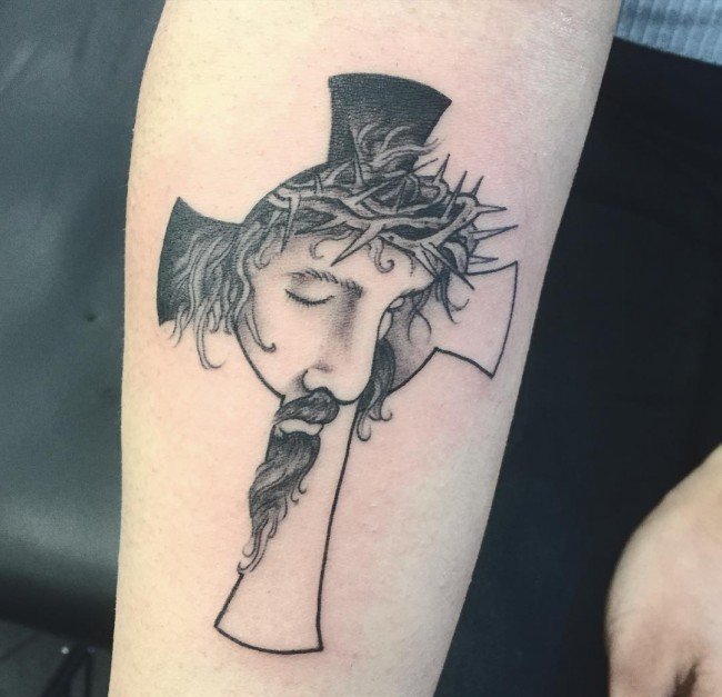 多款帅气的信仰十字架纹身图案