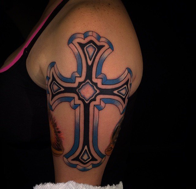 多款帅气的信仰十字架纹身图案