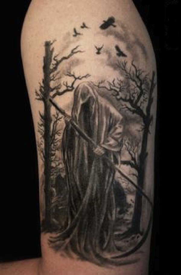 男性手大臂上帅气的死神纹身图案