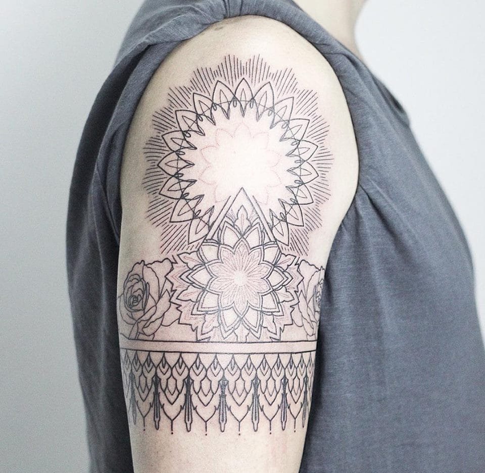 黑色清新的装饰风格纹身图案来自蕾切尔