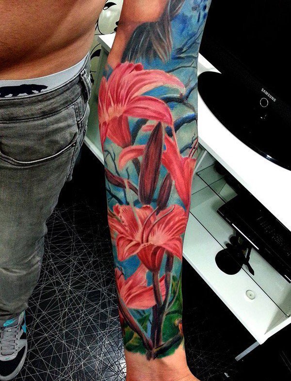 手臂上的漂亮的水彩画风格纹身图案