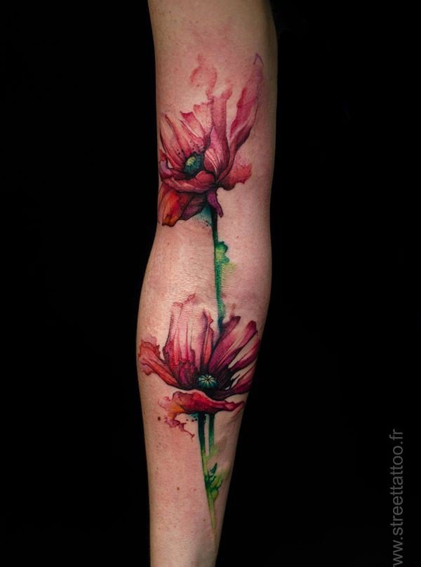 手臂上的漂亮的水彩画风格纹身图案