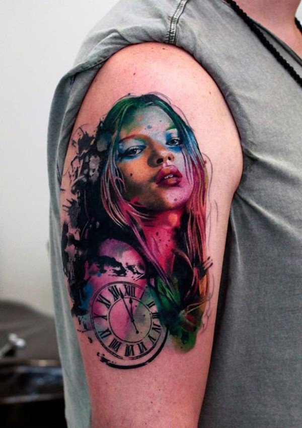 手臂上的漂亮的水彩画风格纹身图案