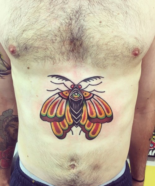 胸骨至下腹部上多种风格漂亮的纹身图案