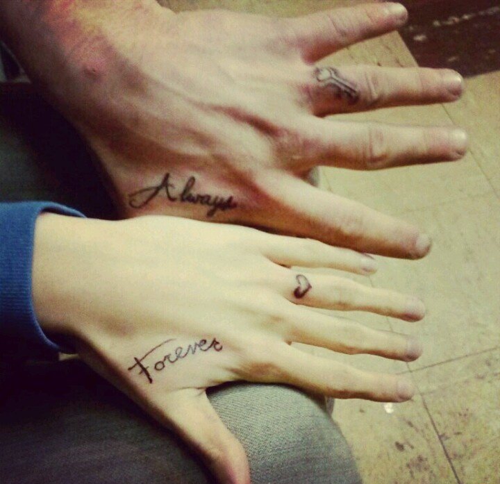 情侣同款爱意浓浓的英文字纹身图案