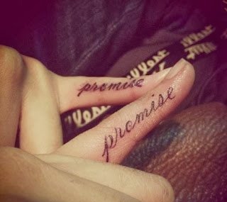 情侣同款爱意浓浓的英文字纹身图案