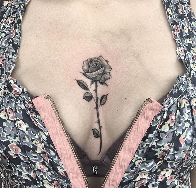 漂亮的黑色带刺玫瑰花纹身图案