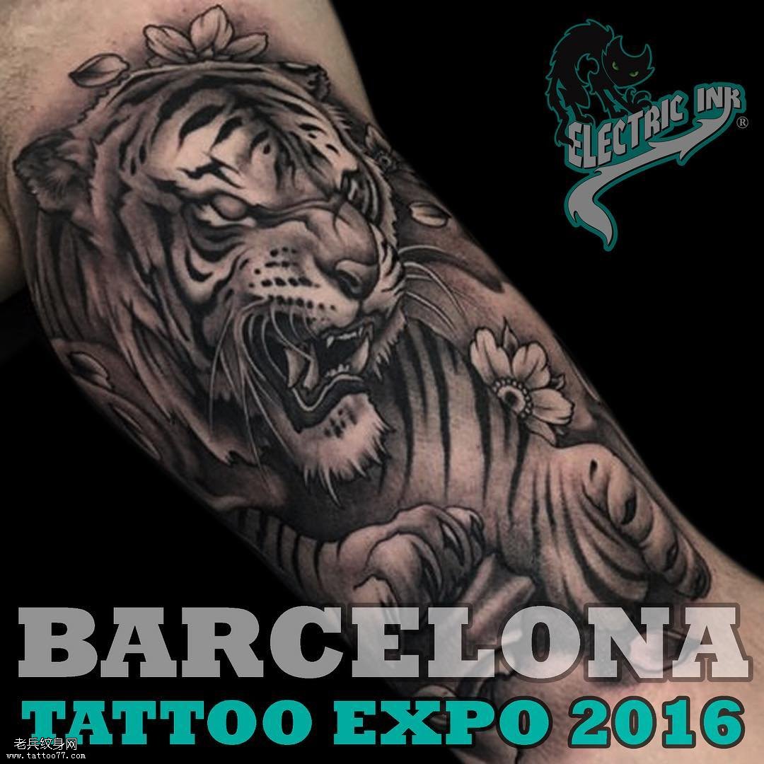 大臂老虎纹身图案