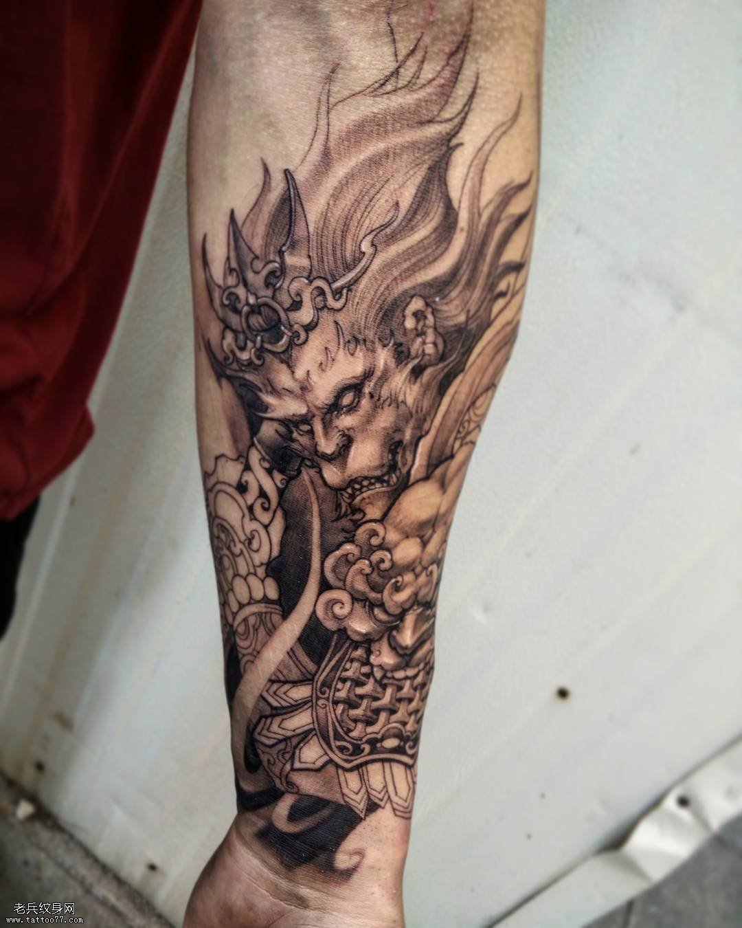 小臂斗战胜佛纹身图案