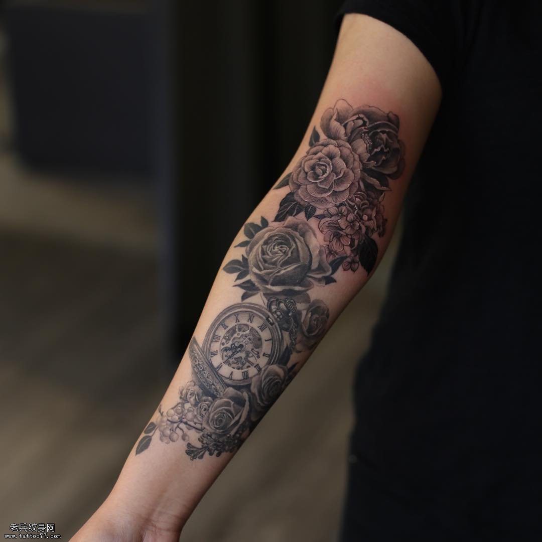 玫瑰怀表纹身图案