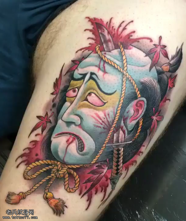 大臂生首纹身图案