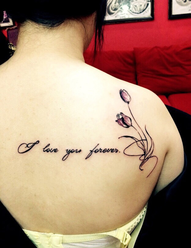 诗情画意,后背英文和花纹刺青