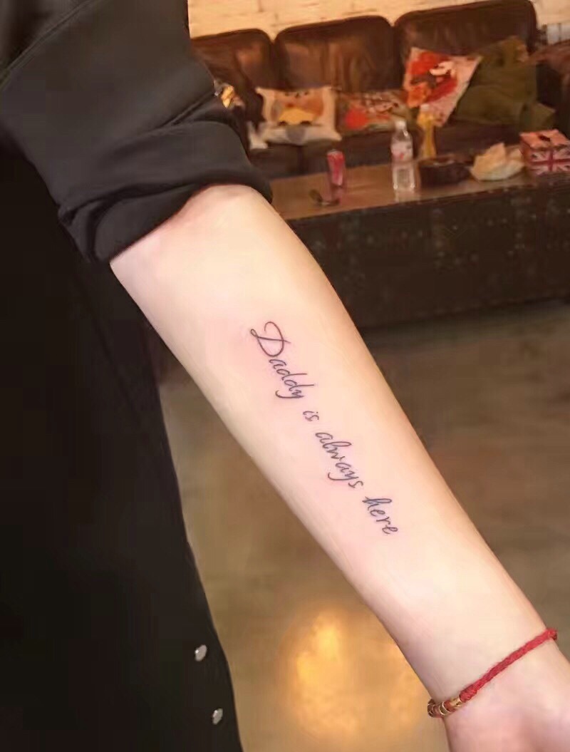 时尚女孩手臂小清新英文纹身图案